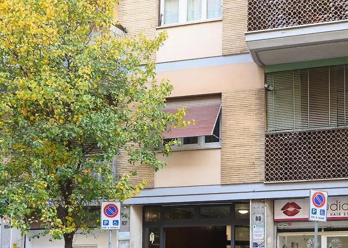 Banksy Inspired - Colli Albani Apartment Rom