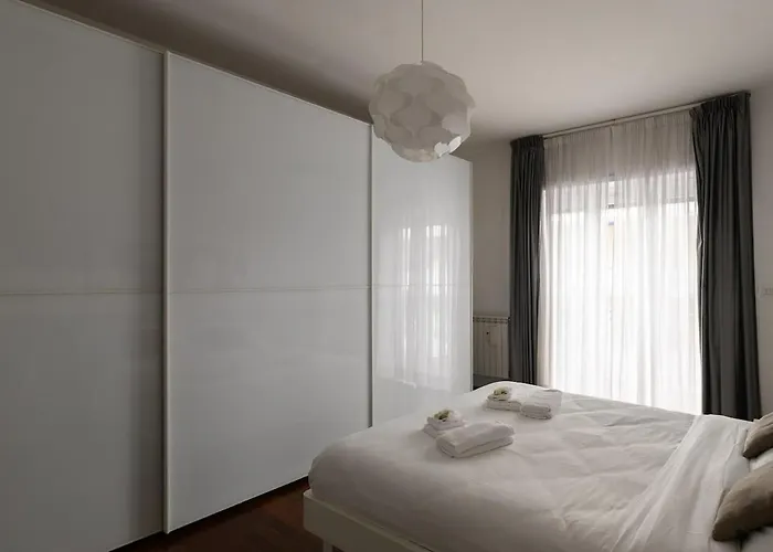 Banksy Inspired - Colli Albani Apartment