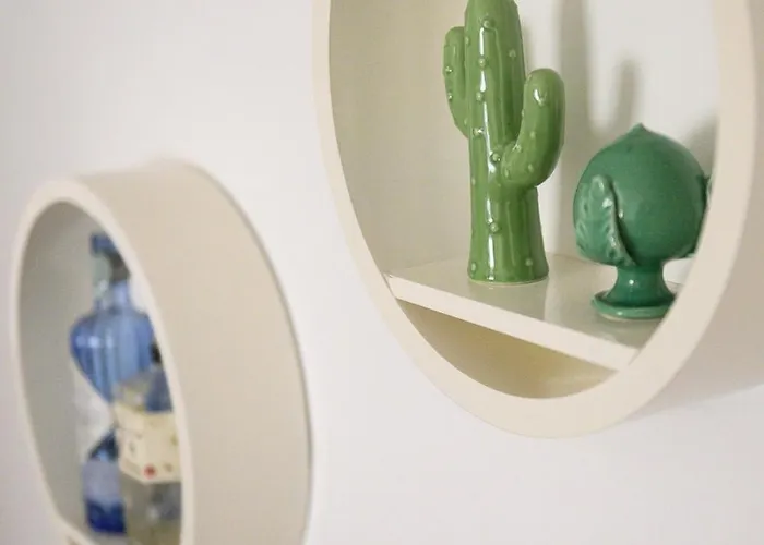 Banksy Inspired - Colli Albani Apartment Rom