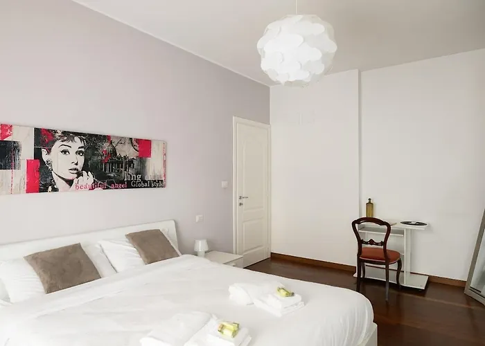 Banksy Inspired - Colli Albani Apartment Rom