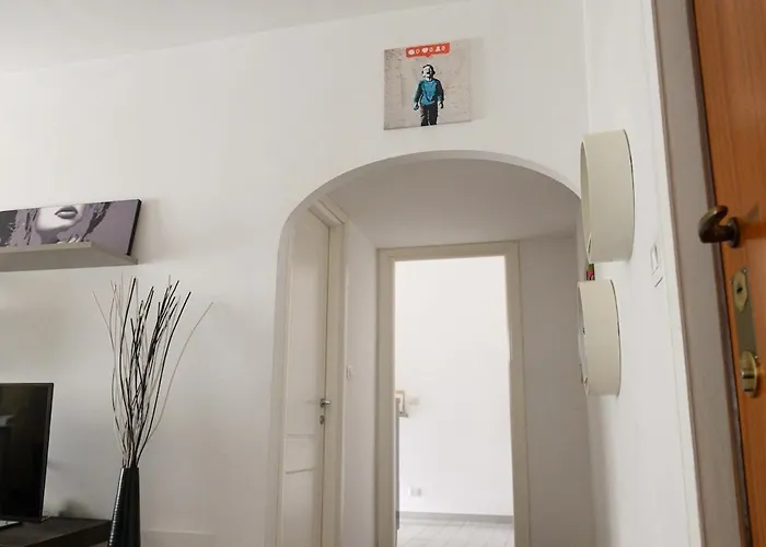 Banksy Inspired - Colli Albani Apartment *